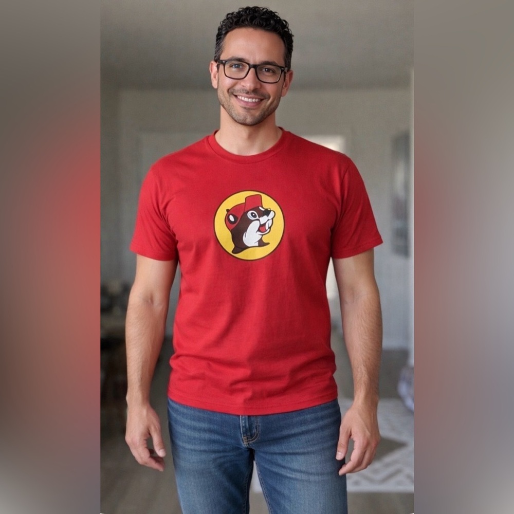 Buc-ee’s tshirt - men’s medium- EUC